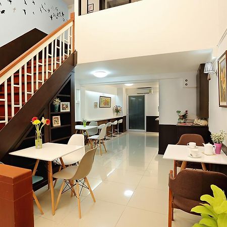 Baan Namtarn Guest House Bangkok Exterior photo